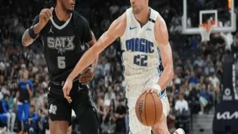 詹姆斯帽子戏法绝杀，动作犀利果断。